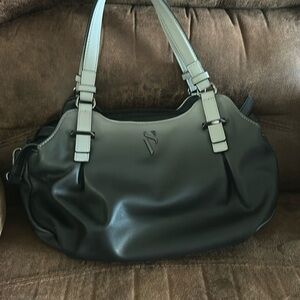 Like new Simply Vera satchel bag with detachable cross body strap.